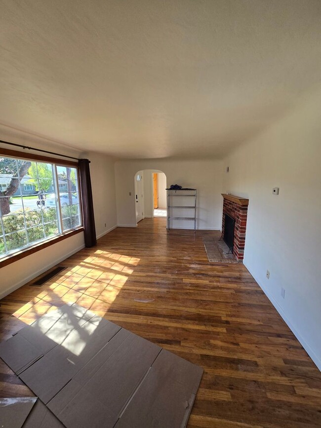 Building Photo - Warm and Welcoming 4bed/2 bath in beautiful Corvallis!