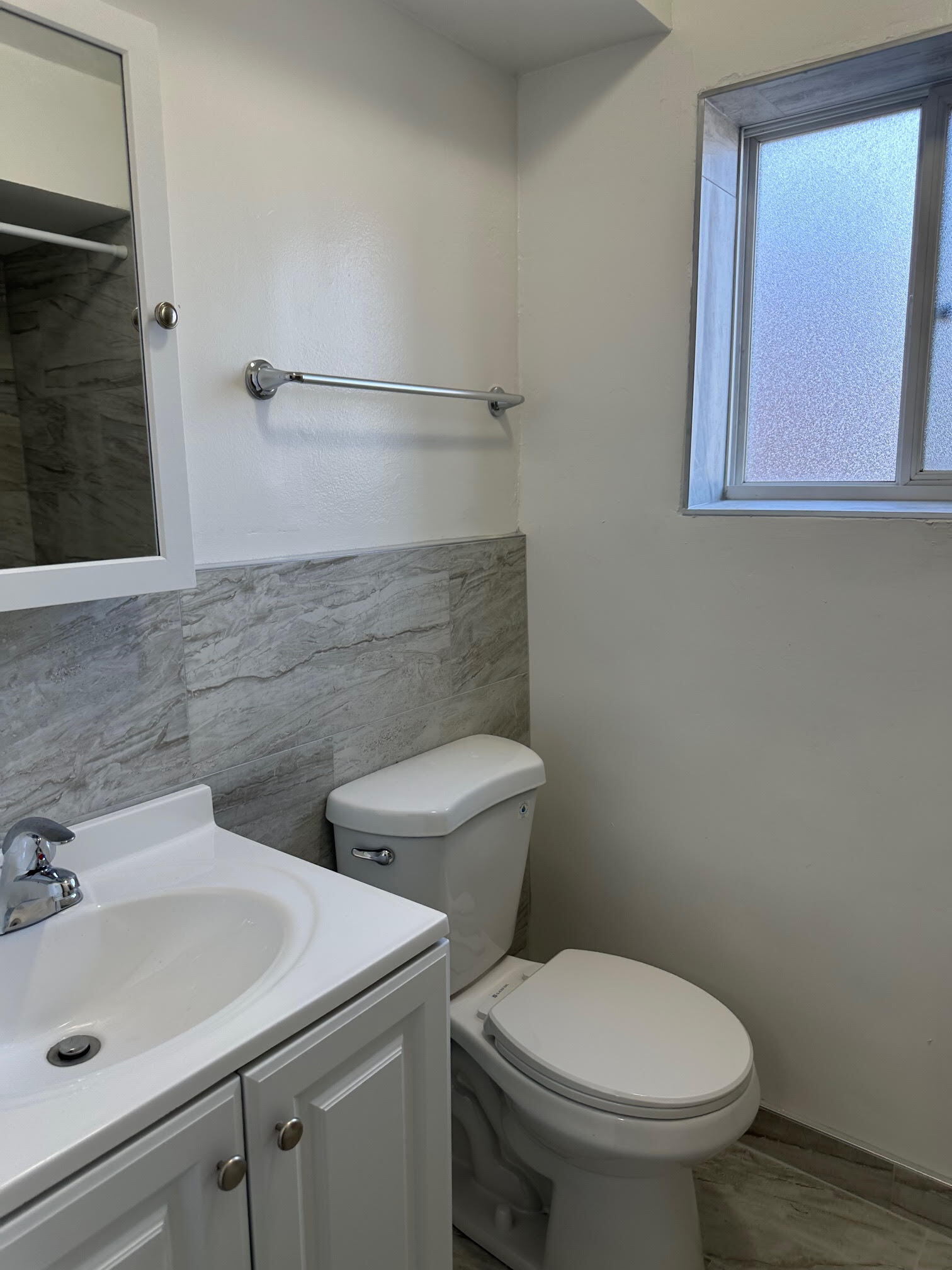 Building Photo - 1400 Carol St