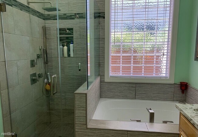 Building Photo - 4 br, 3.5 bath House - 4224 Foxford Way