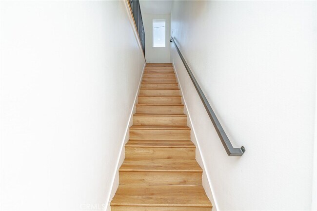 Building Photo - 1183 E 59th Pl