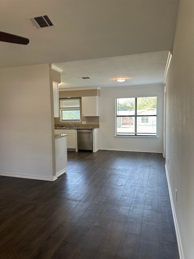 Building Photo - 1108 Cedar Dr