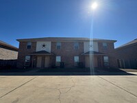 Building Photo - 4506 Sylvia Dr