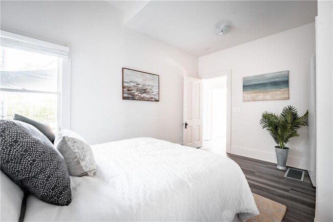 Building Photo - 1353 Finley St NE