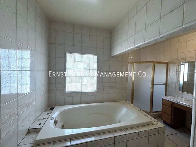 Building Photo - 1405 Olive Ave