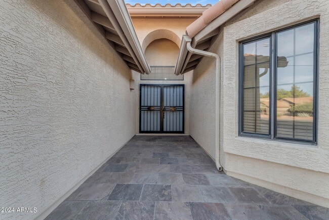 Building Photo - 387 W Larona Ln