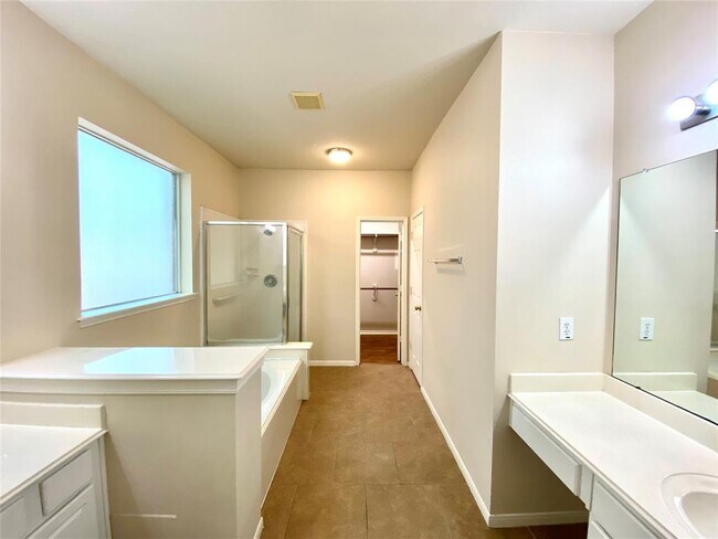 Building Photo - 127 N Willow Point Cir