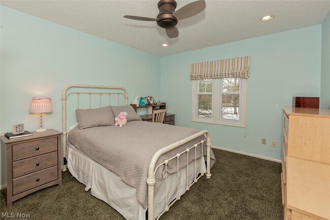 Building Photo - 26055 Hurlingham Rd