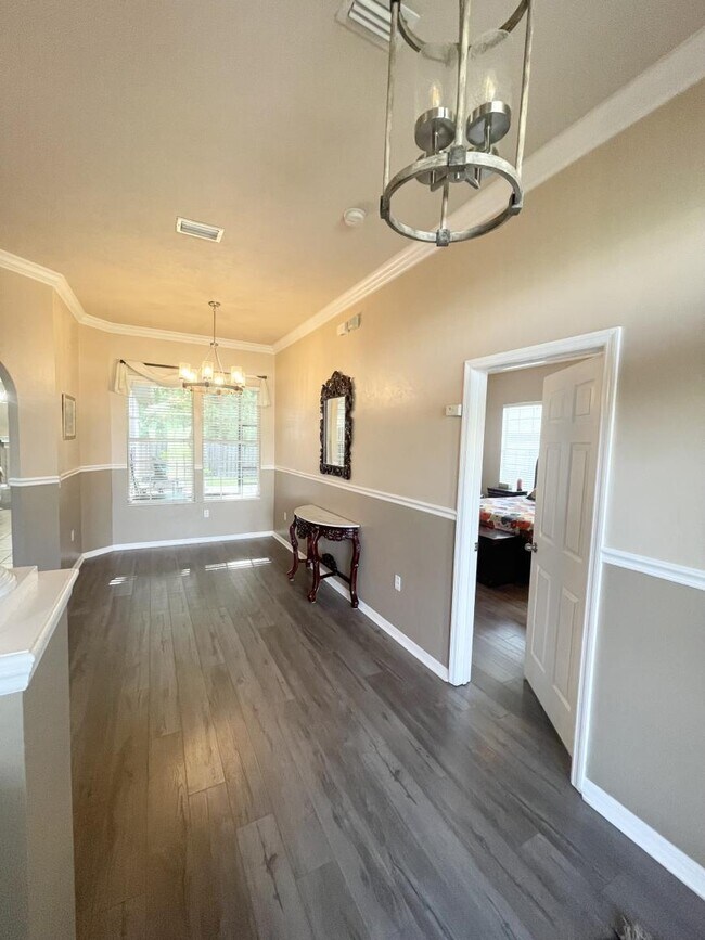 Building Photo - 4 bedroom in Gainesville FL 32606