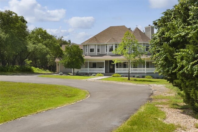 Building Photo - 11505 SW Oaks