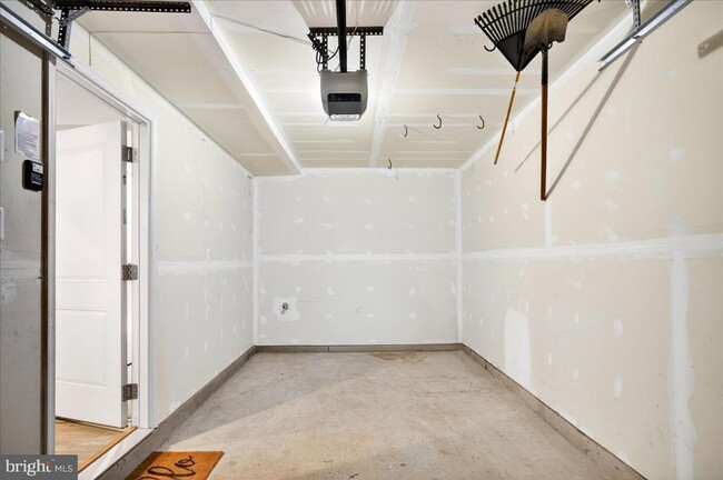 Building Photo - 8439 Devries Ln