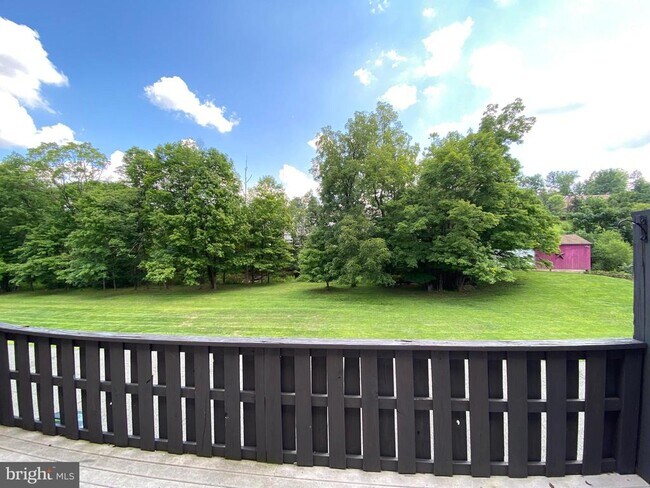 Building Photo - 53 Game Farm Rd