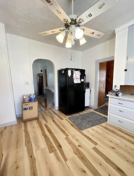 Building Photo - 806 E Loomis St