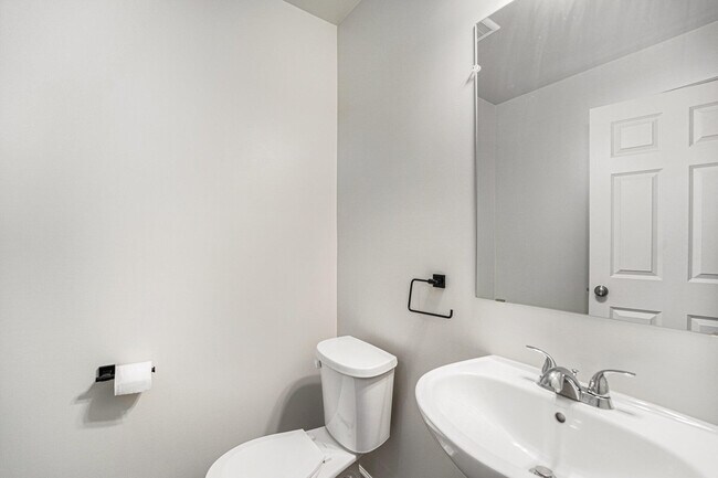 Building Photo - 33715 Birchlawn