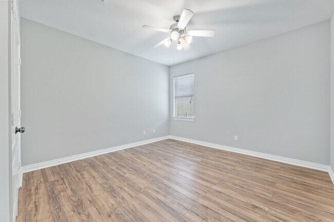 Building Photo - 1221 Torchwood Dr