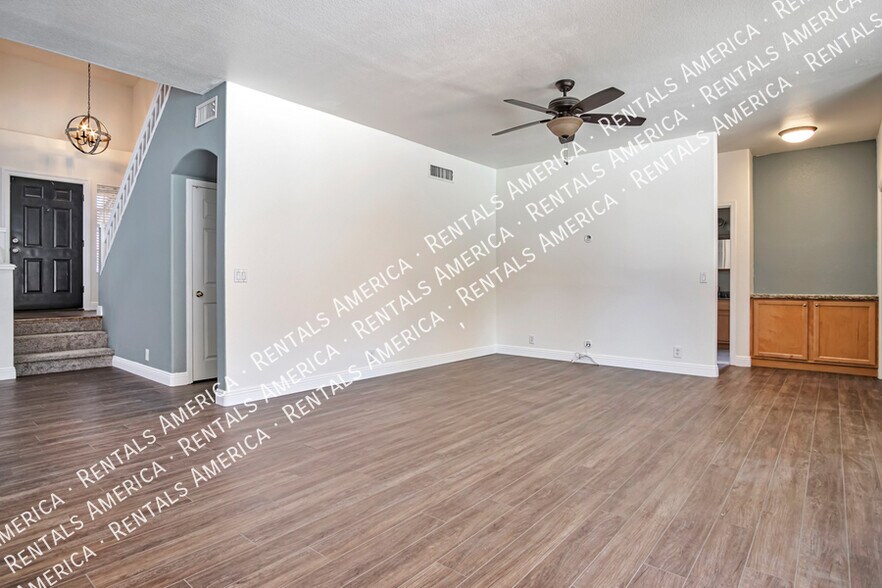 Building Photo - 343 N Newport St