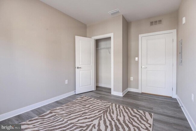 Building Photo - 12875 Mosaic Pk Wy