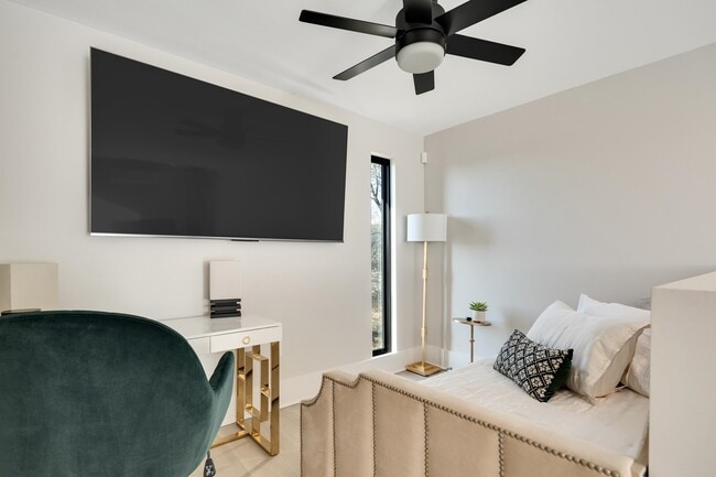 Building Photo - 400 E Pontotoc Ave