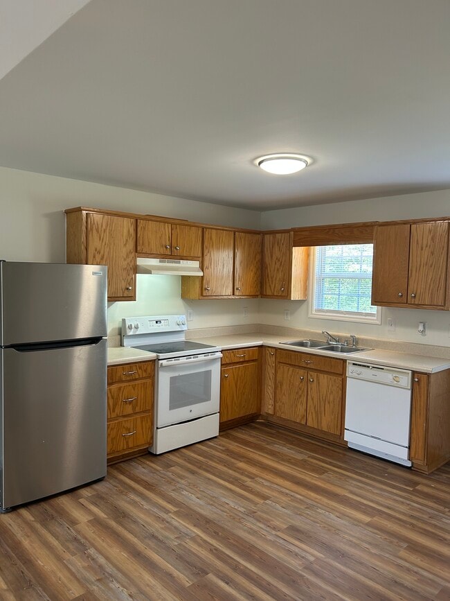 Building Photo - 63 Farm View Cir