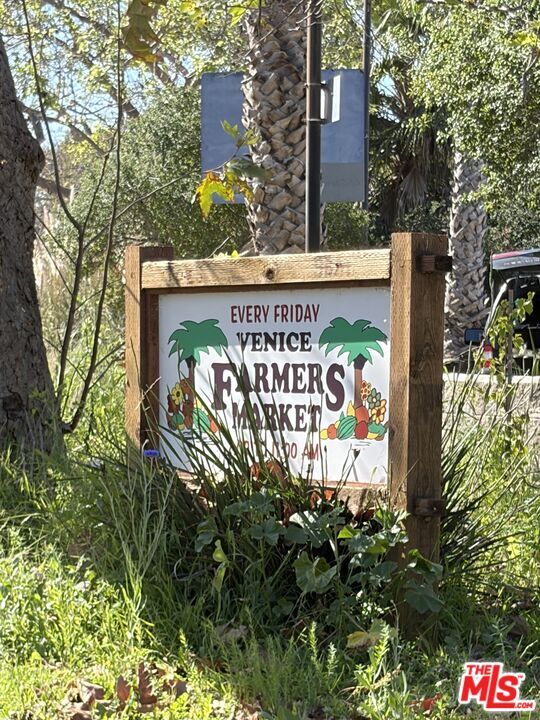 Building Photo - 2425 Ocean Ave