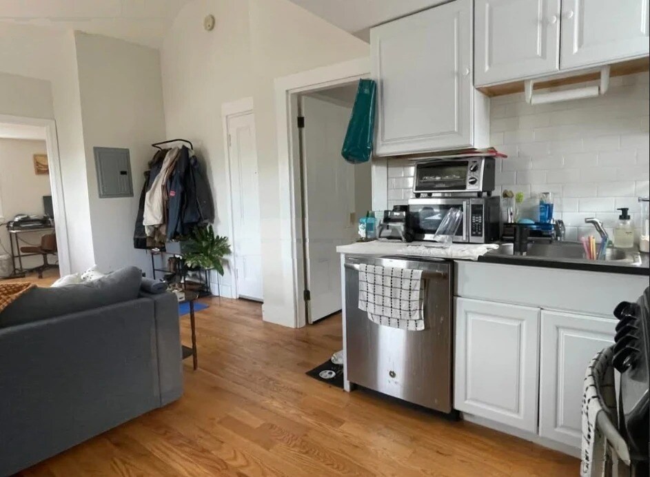 Building Photo - 196 Hampshire St