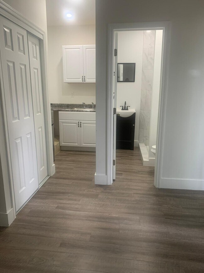 Building Photo - 232 W 43rd St