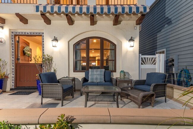 Building Photo - Newport Beach Balboa Peninsula Beach House with Rooftop Deck | Weekly & 30+ Night Stays