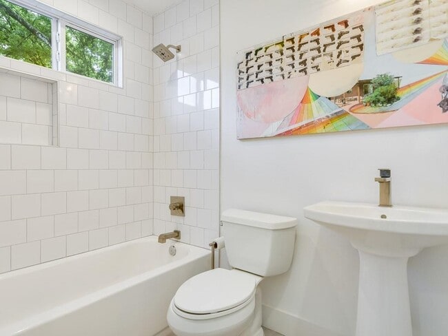 Building Photo - 1313 Garden St