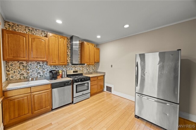 Building Photo - 411 Breckenridge St