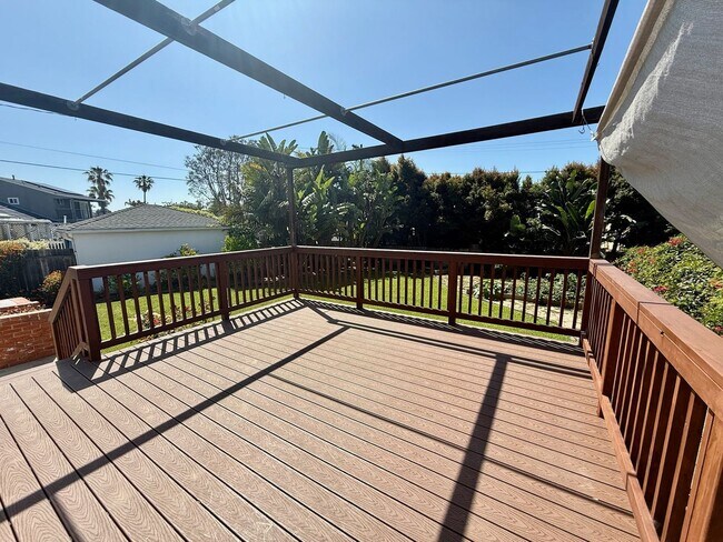 Building Photo - 4 Bed 2 Bath Home with Large Yard in Pacific Beach!