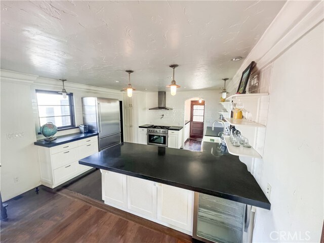 Building Photo - 2444 The Strand