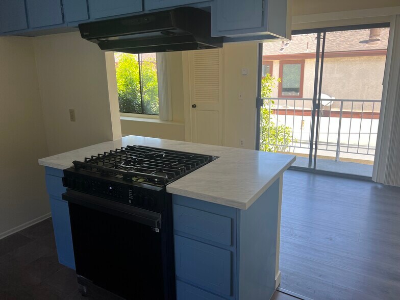 Kitchen towards Dining Area - 142 14th St
