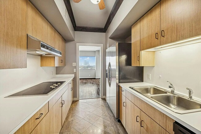 Building Photo - 5000 Montrose Blvd