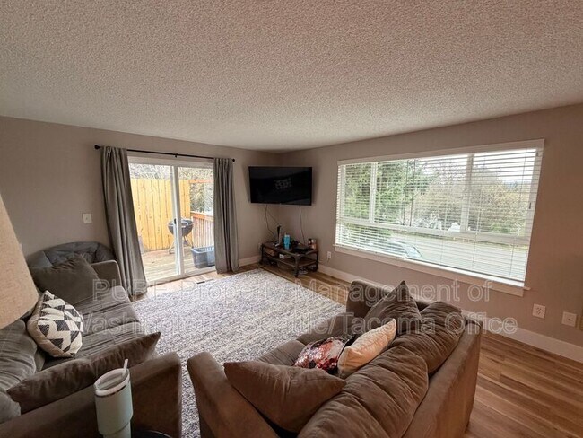 Building Photo - 10410 S Fruitland