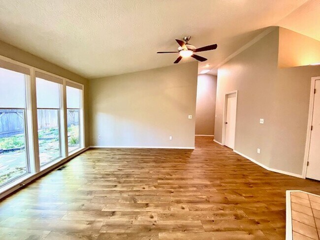 Building Photo - 4 Bedroom 2 bath Home in NW Boise