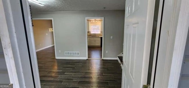 Building Photo - 4872 Lewis Rd