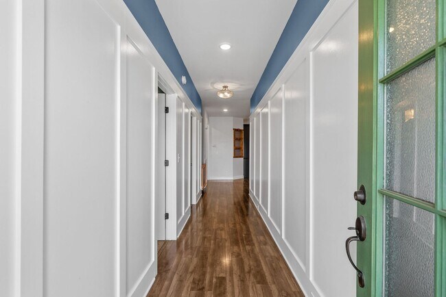 Building Photo - Elegant 4-Bedroom Home with Vaulted Ceilin...