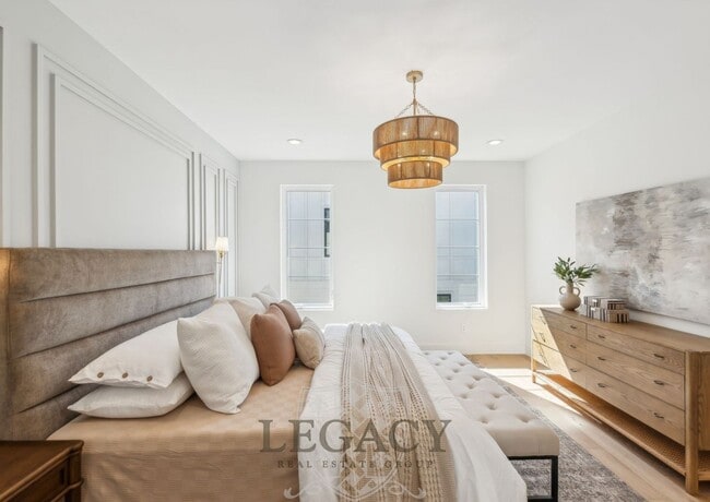 Building Photo - 1019 12th Ave N