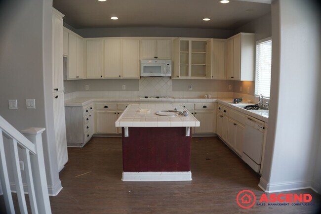 Building Photo - 9901 Riata Ln