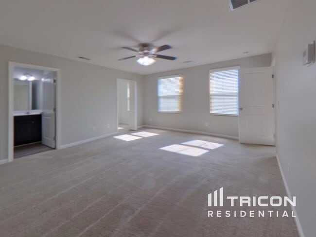 Building Photo - 120 Castlebrook Dr