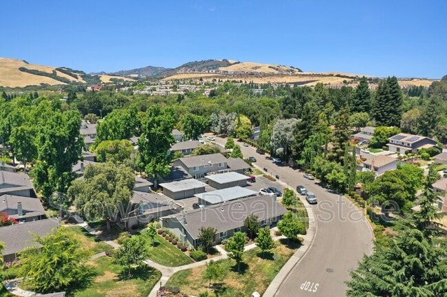 Building Photo - 2899 Fountainhead Dr