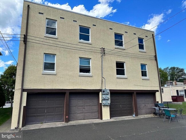 Building Photo - 104 Clement Rd