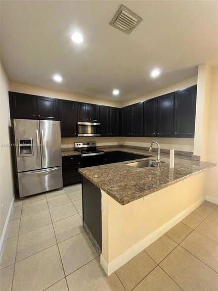 Building Photo - 950 SW 147th Ave