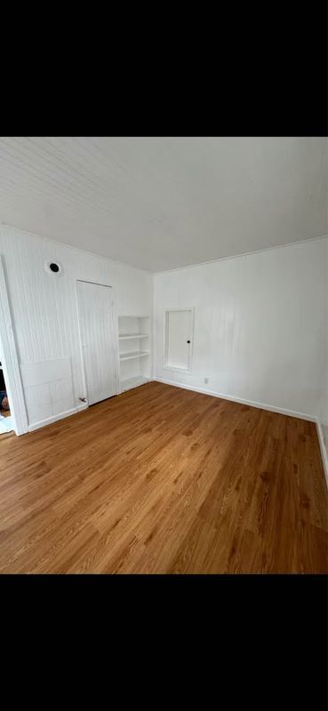 Building Photo - 319 Flora St