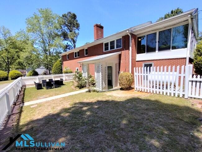 Building Photo - 101 W Roosevelt St