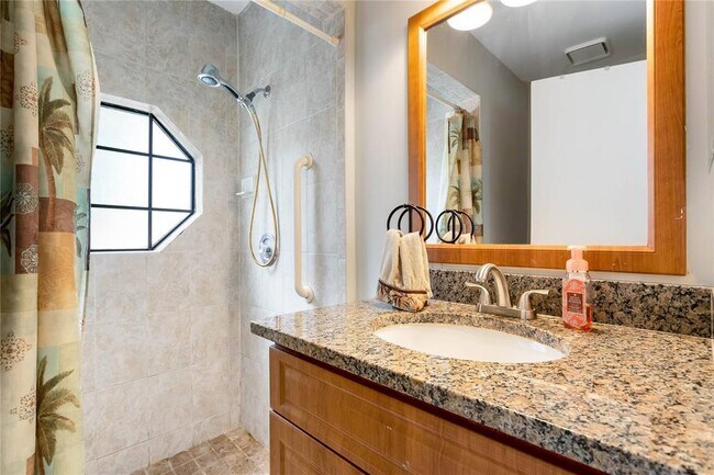 Building Photo - 470 NW 38th Ave