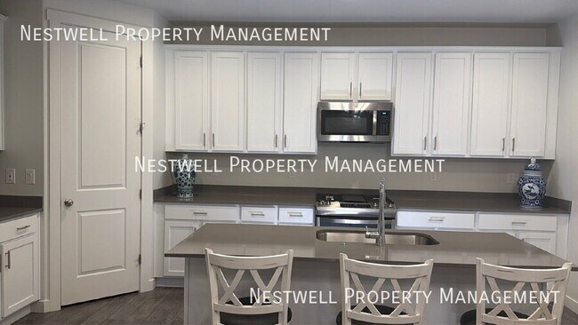 Building Photo - 3848 Safflower Dr