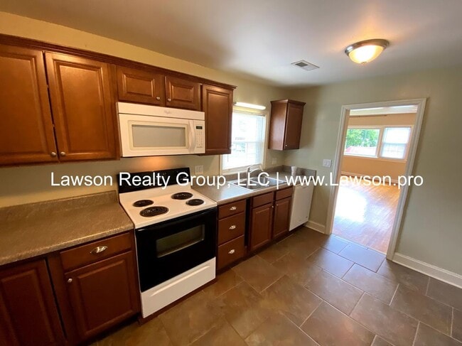 Building Photo - Charming South Roanoke Two Bedroom-One Lev...