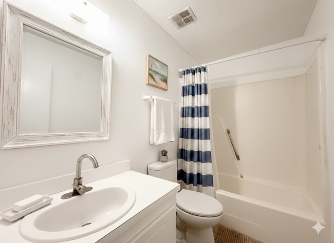 Building Photo - Myrtle Beach - 2 Bedroom / 1.5 Bathroom Townhome