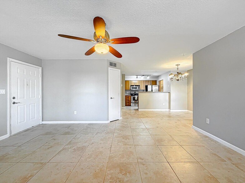 Building Photo - 1020 Crystal Way