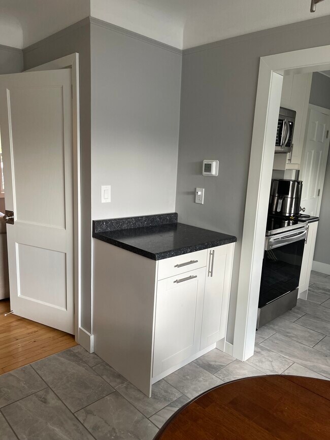 Kitchen - 3362 Brownlow Ave